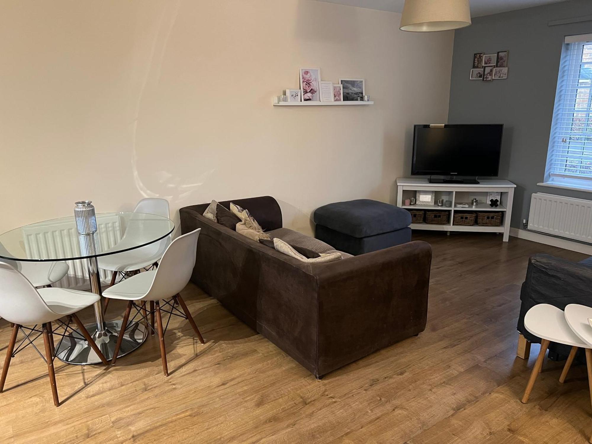Home Away From Home: Cozy Two Bedroom Apartment Банбері Екстер'єр фото
